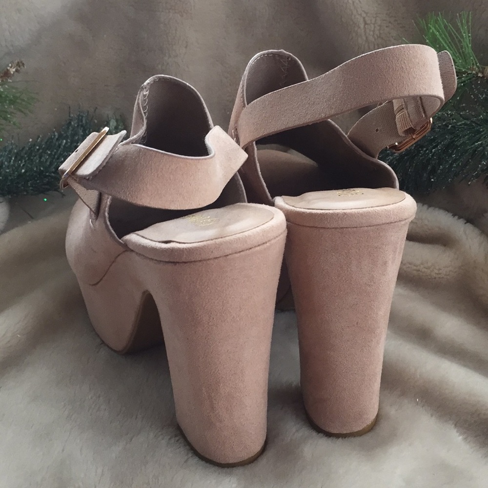 Nude Platforms ๐
๐ผ - Picture 4 of 6